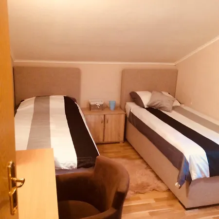 アパート Zelenika Apartman *
